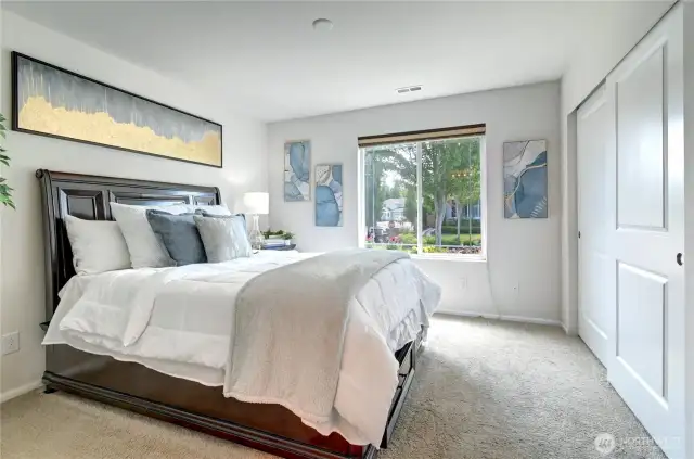 Main Floor En-Suite Bedroom
