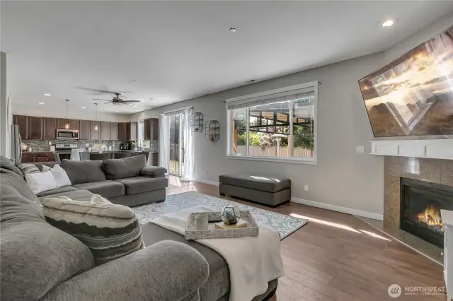 Living Room w/fireplace