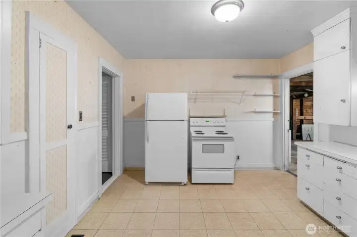 Appliances that are in the home at time of viewing come with the home.