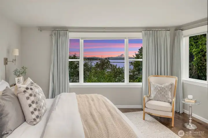 Primary suite with views to the southeast of Lake Washington and Mount Rainier.