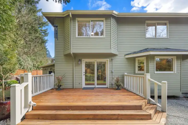 Deck off the Eat-in Kitchen
