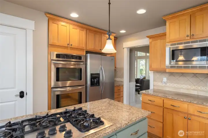 Kitchen features walk in pantry