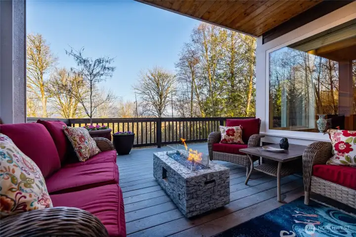 Entertainers dream! Lovely Trex deck off kitchen area overlooking private one acre lot