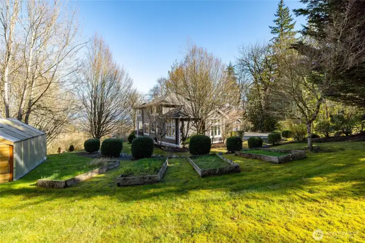 Charming garden shed with a dedicated gardening area, perfect for tools, planting, and seasonal projects