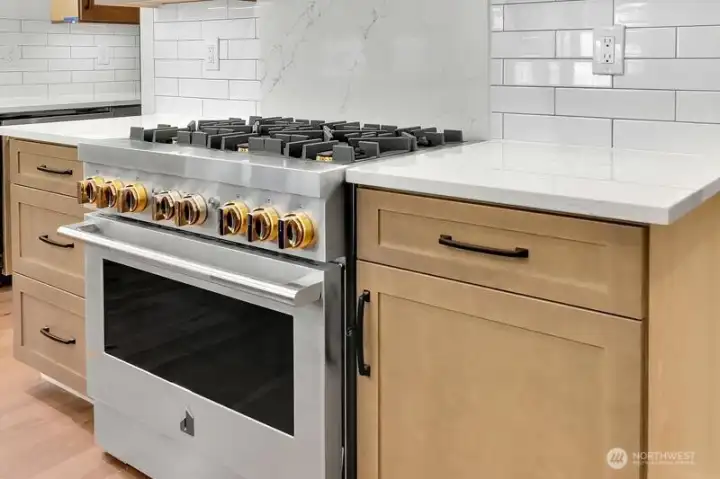 36" Gas Range w/6 Burners