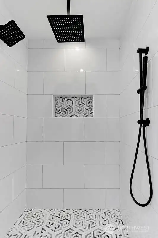 Gorgeous Walk in Shower with Duel Rain Shower Heads