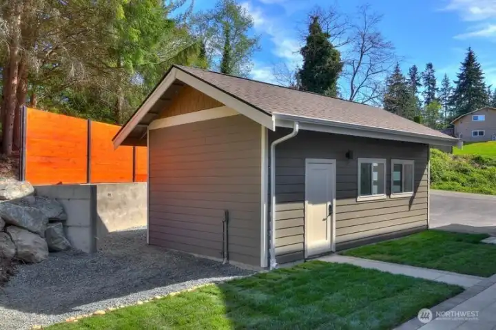 Detached Additional Garage/Shop Space