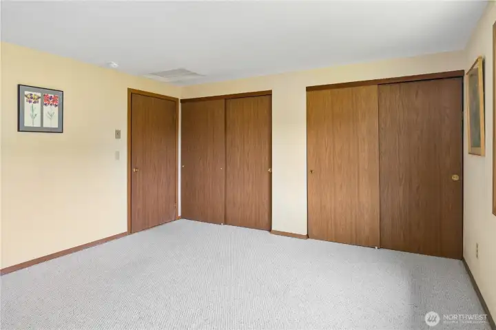 Un-staged extra bedroom