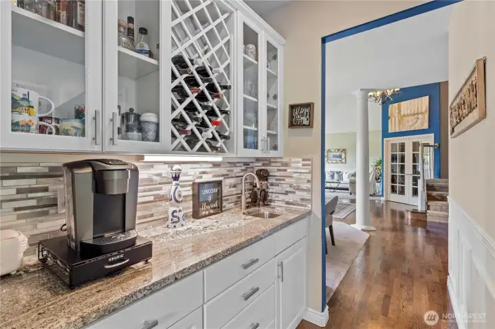 Who doesn't love a butlers pantry right off the formal dining room?