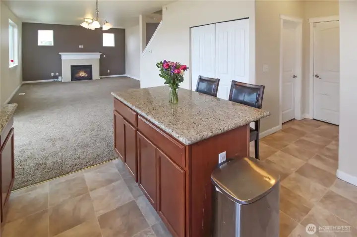 Wonderful open concept main floor living! Wonderful open concept main floor living!