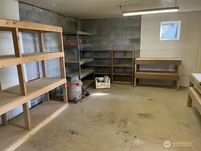 Spacious shop space.