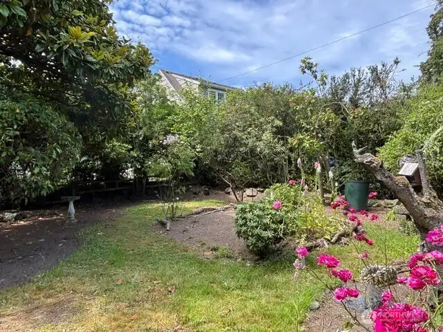 Jewelbox grounds to the rear of the home. Jewelbox grounds to the rear of the home.