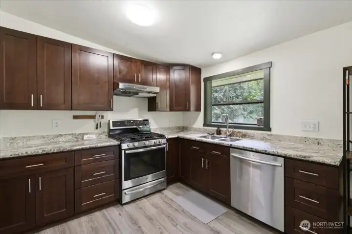 Granite Counters, Bay Window and Stainless Steel Appliances (all stay with home)