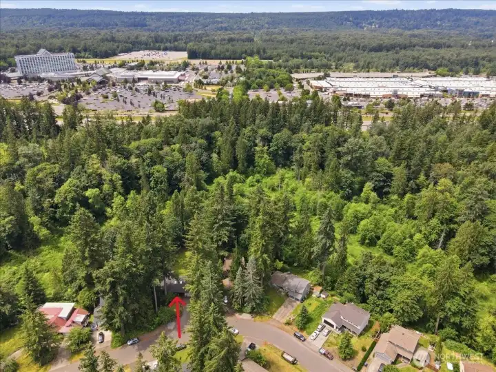 Conveniently Located with Shopping and Entertainment just to the West