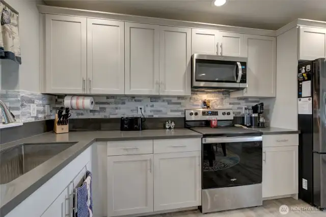 Stainless steel appliances and soft close cabinets add that quality feel to your kitchen.