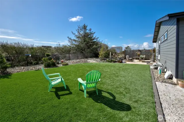 Speaking of puppy friendly, the back yard is fully fenced!