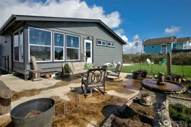 What a great space for those summer evenings!