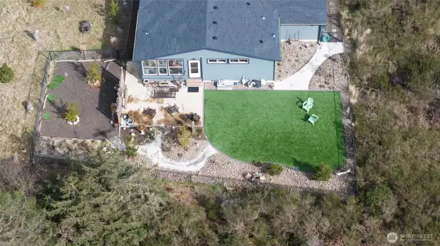 Look at how large the yard is!