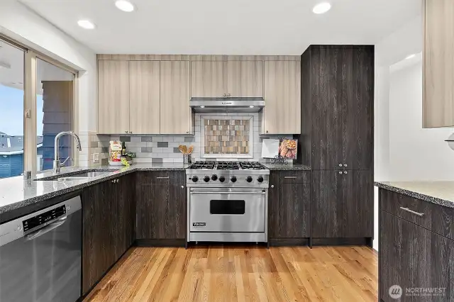A dream kitchen for home chefs—Viking gas range, quartz counters, and thoughtful finishes that blend style with performance.