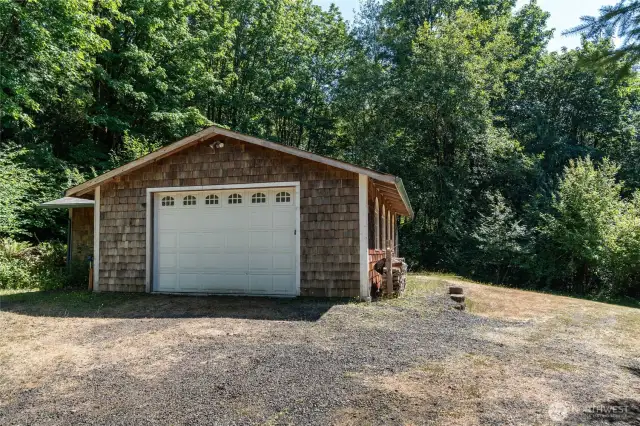 Upper Garage Workshop w/automatic garage door