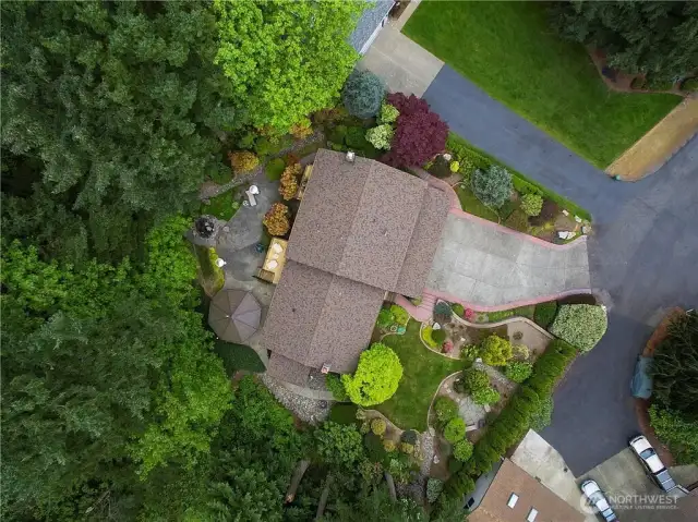 Aerial - beautiful lot and place to retreat.