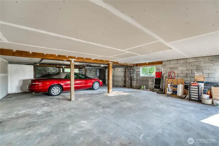 Garage & workshop area