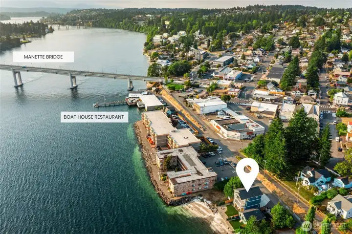 Conveniently close to downtown Manette, Bremerton and ferry and fast ferry