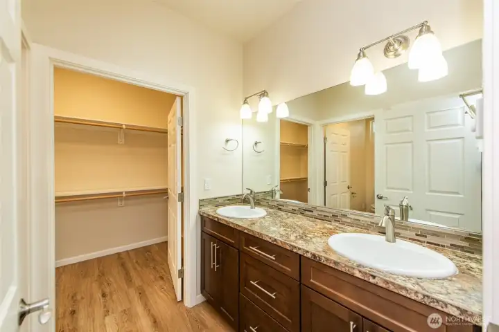 Primary En-suite Bath