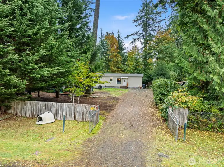 Driveway to front of house