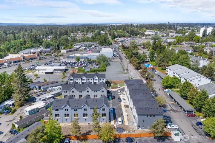 Photographs are for illustrative purposes only. Features, finishes, interior/exterior colors, landscaping and floorplan shown may vary from actual homes built.