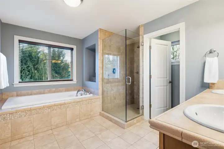 5 Piece En-Suite Primary Bath