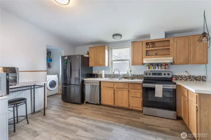 Spacious open kitchen!