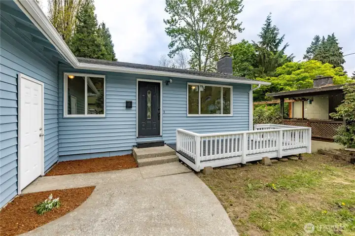 Great front entrance w/deck - Eastern facing.