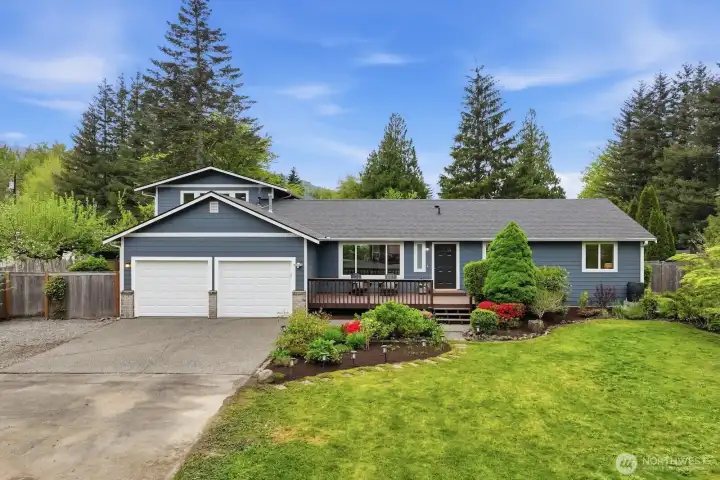 Don’t miss your chance to own in the highly sought-after Silver Creek neighborhood—beautifully remodeled 3-bedroom, 2-bath home with a versatile bonus/flex room.