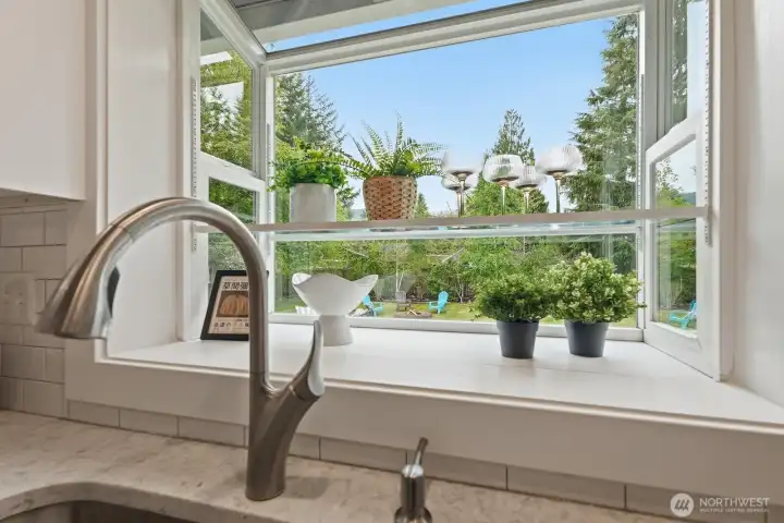 Doing dishes doesn’t feel like a chore with a bay window overlooking lush Pacific Northwest greenery.