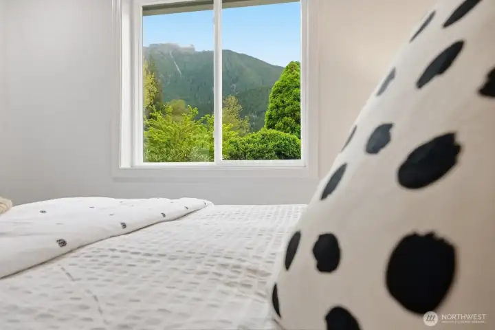 It can’t be overstated—the stunning views extend out from nearly every window in the home.