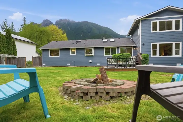 A cozy fire pit area, ideal for relaxing, soaking in your surroundings and entertaining outdoors.
