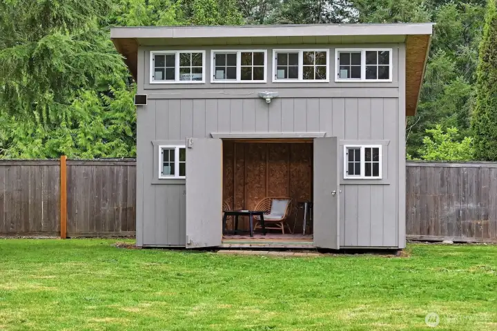 Large outbuilding with loft powered by solar!