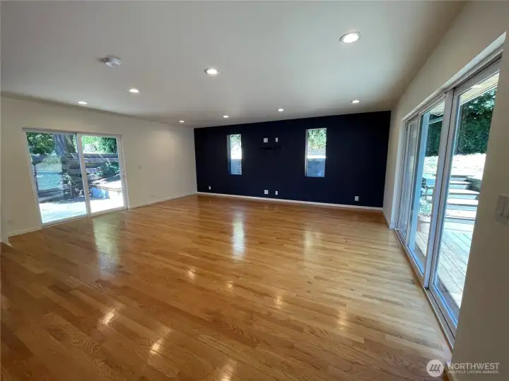 2nd family room (off kitchen)