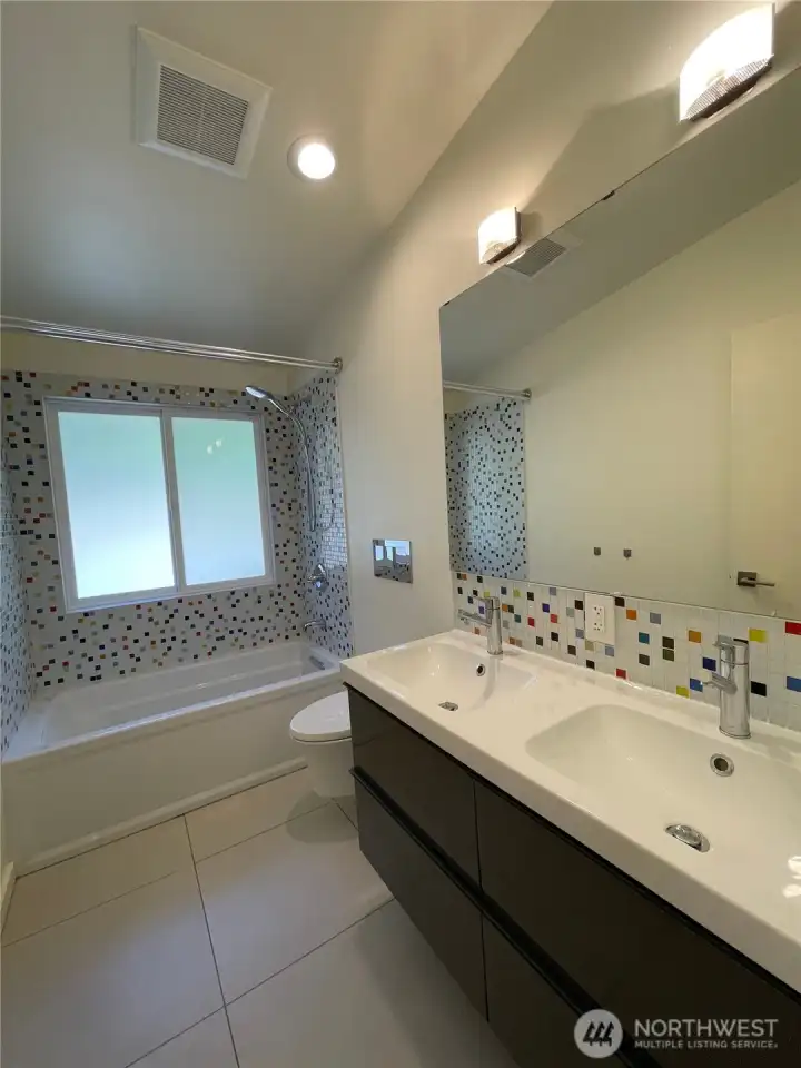 Bathroom 1 (Hallway)