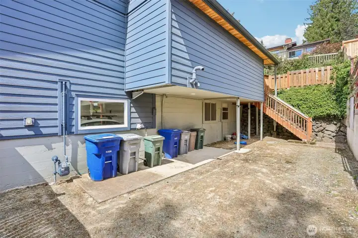Right side of driveway, RV/Boat parking