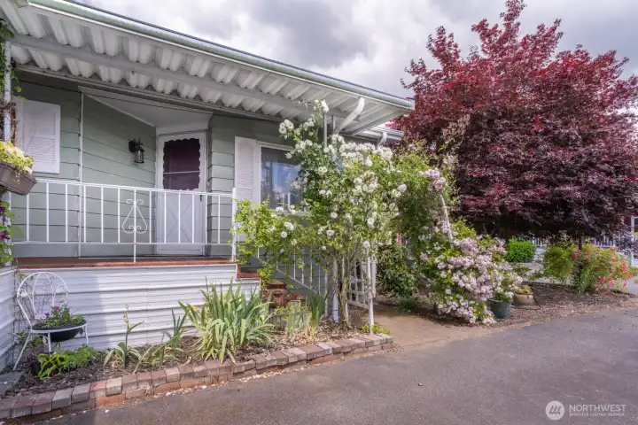 The seller has loving taken care of her own landscaping over the years and it shows! The seller has loving taken care of her own landscaping over the years and it shows!