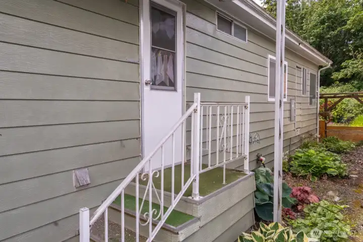 This side entry is right off the laundry room inside and opens to this lovely hasta garden! This side entry is right off the laundry room inside and opens to this lovely hasta garden!