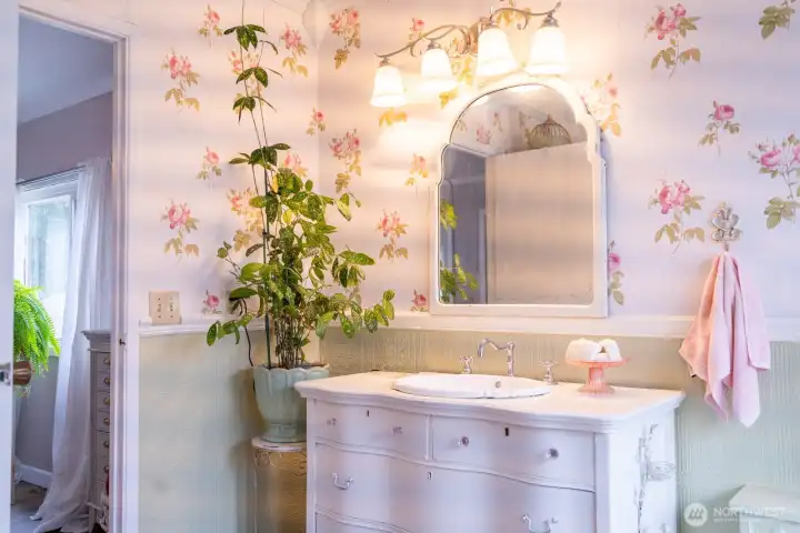 Primary bathroom / ensuite Primary bathroom / ensuite