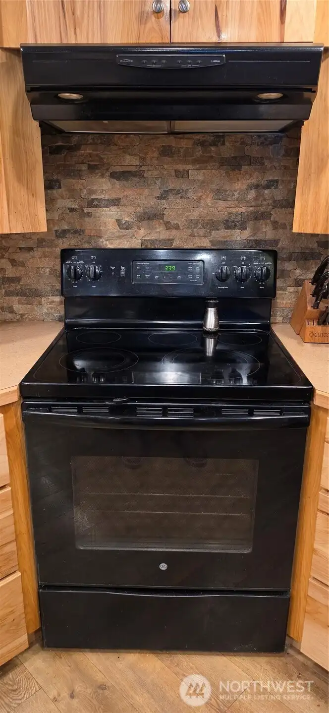 2nd oven with exhaust hood