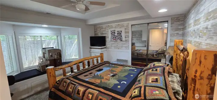 Guest bedroom