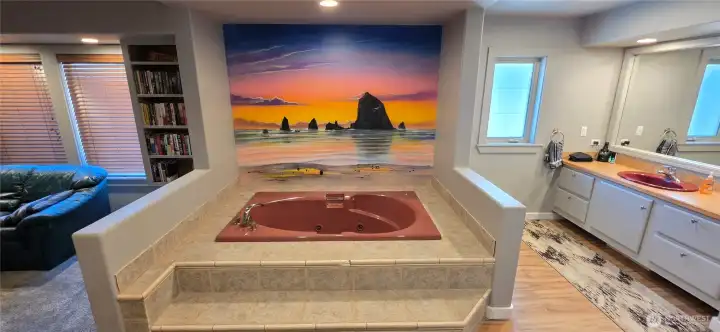 Large jet tub in primary bath