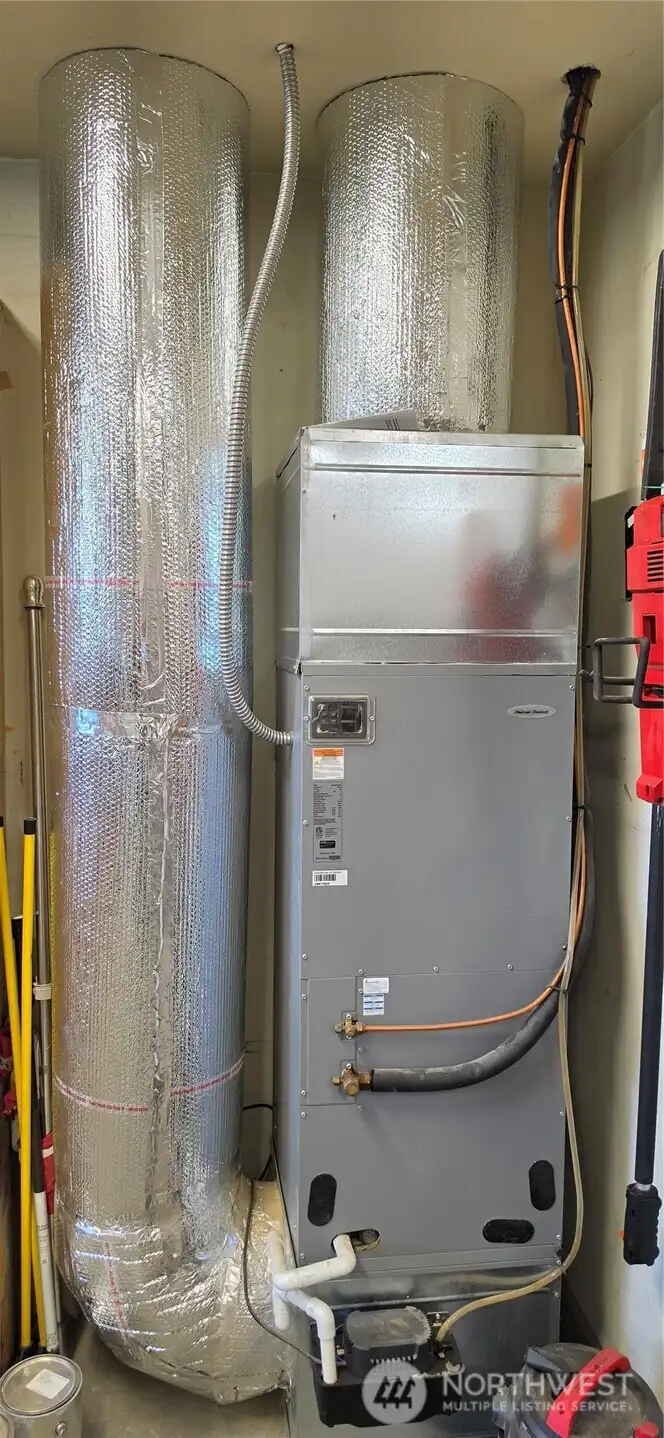 New heat pump heating and cooling system for house