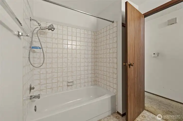 Full Bath on Main Floor. Full Bath on Main Floor.