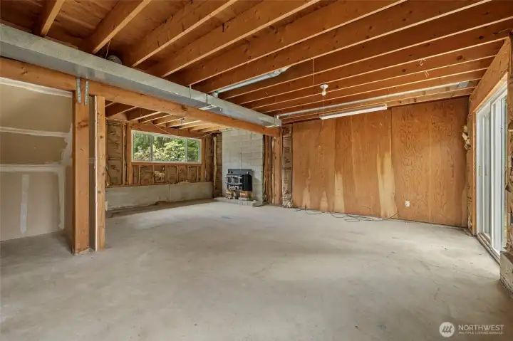 Space for LARGE Rec-Room, Theatre Room...Or Your choice. Space for LARGE Rec-Room, Theatre Room...Or Your choice.